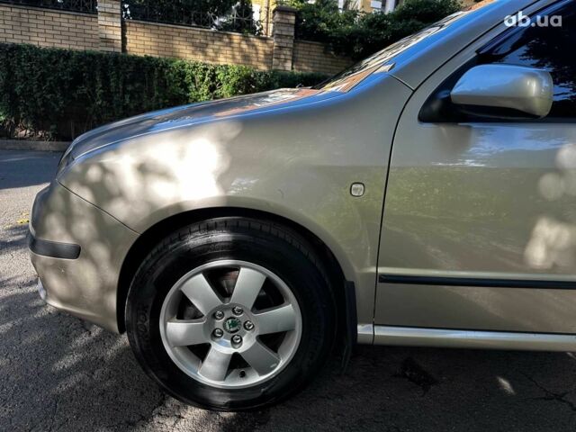 Бежевий Шкода Фабія, об'ємом двигуна 1.4 л та пробігом 190 тис. км за 5690 $, фото 7 на Automoto.ua