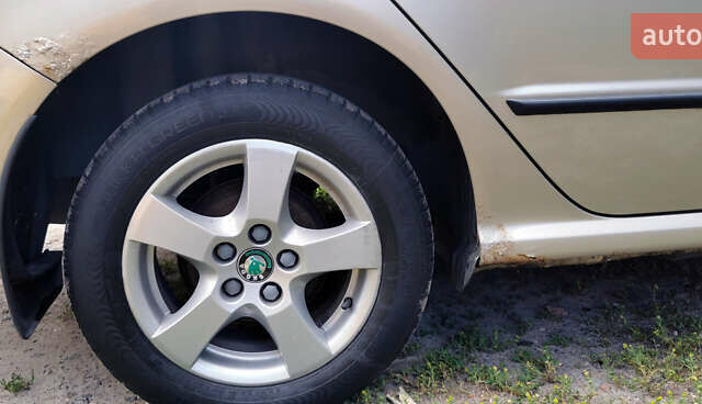 Бежевий Шкода Фабія, об'ємом двигуна 1.39 л та пробігом 234 тис. км за 3300 $, фото 5 на Automoto.ua