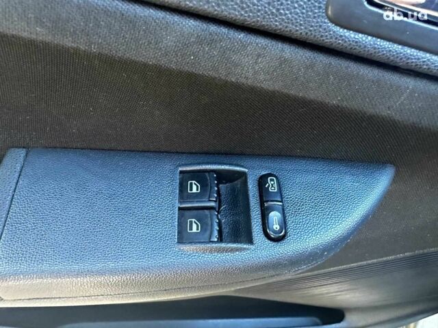 Бежевий Шкода Фабія, об'ємом двигуна 1.4 л та пробігом 190 тис. км за 5690 $, фото 14 на Automoto.ua