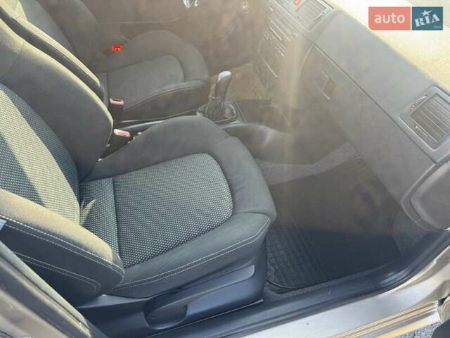 Бежевий Шкода Фабія, об'ємом двигуна 1.4 л та пробігом 211 тис. км за 4700 $, фото 13 на Automoto.ua