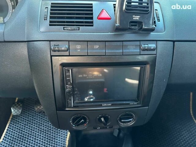 Бежевий Шкода Фабія, об'ємом двигуна 1.4 л та пробігом 190 тис. км за 5690 $, фото 12 на Automoto.ua