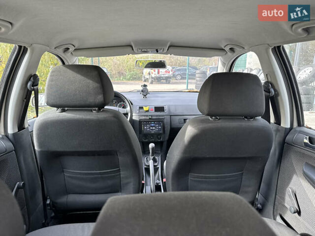 Бежевий Шкода Фабія, об'ємом двигуна 1.39 л та пробігом 210 тис. км за 3950 $, фото 22 на Automoto.ua