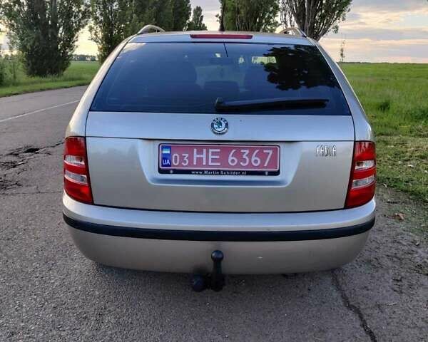 Бежевый Шкода Фабия, объемом двигателя 1.4 л и пробегом 242 тыс. км за 4250 $, фото 11 на Automoto.ua
