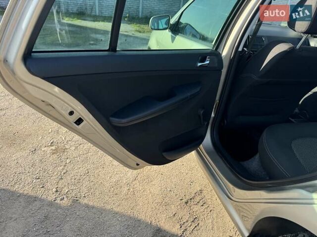 Бежевий Шкода Фабія, об'ємом двигуна 1.4 л та пробігом 211 тис. км за 4700 $, фото 19 на Automoto.ua