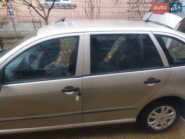 Бежевый Шкода Фабия, объемом двигателя 1.2 л и пробегом 225 тыс. км за 3500 $, фото 7 на Automoto.ua