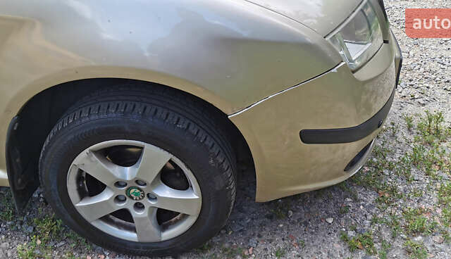 Бежевий Шкода Фабія, об'ємом двигуна 1.39 л та пробігом 234 тис. км за 3300 $, фото 4 на Automoto.ua