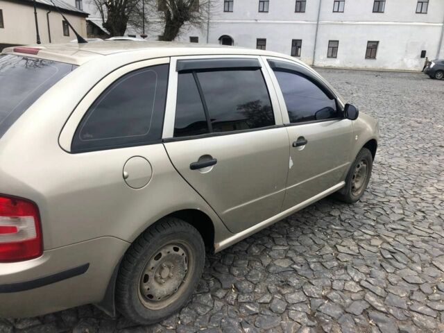 Бежевый Шкода Фабия, объемом двигателя 0 л и пробегом 285 тыс. км за 3000 $, фото 2 на Automoto.ua