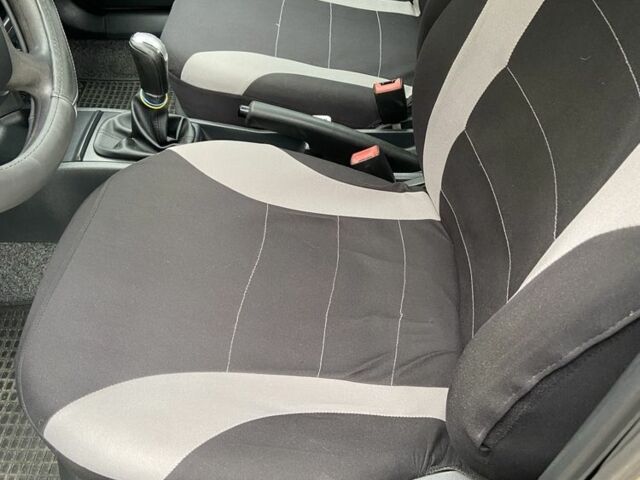 Шкода Фабия 2005 в Чернигове на Automoto.ua Бежевый Шкода Фабия, объемом двигателя 1.4 л и пробегом 245 тыс. км за 3900 $, фото 7 на Automoto.ua