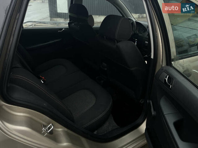 Бежевий Шкода Фабія, об'ємом двигуна 1.39 л та пробігом 248 тис. км за 4750 $, фото 9 на Automoto.ua