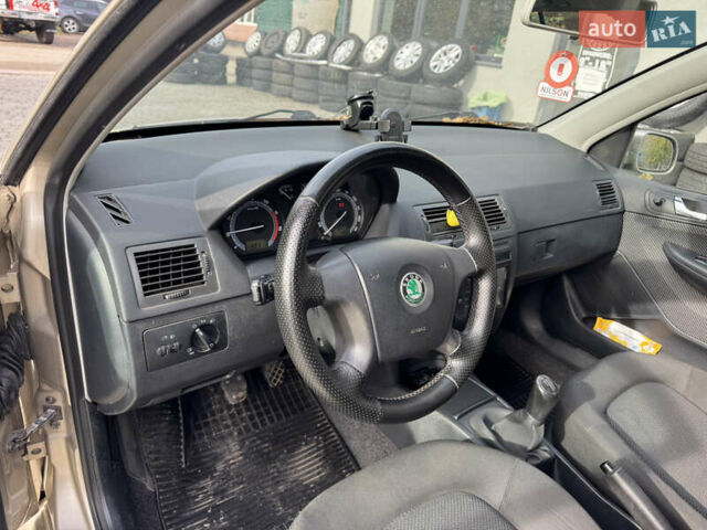 Бежевий Шкода Фабія, об'ємом двигуна 1.39 л та пробігом 210 тис. км за 3950 $, фото 16 на Automoto.ua