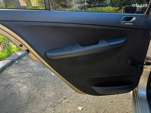 Бежевий Шкода Фабія, об'ємом двигуна 1.4 л та пробігом 190 тис. км за 5690 $, фото 15 на Automoto.ua