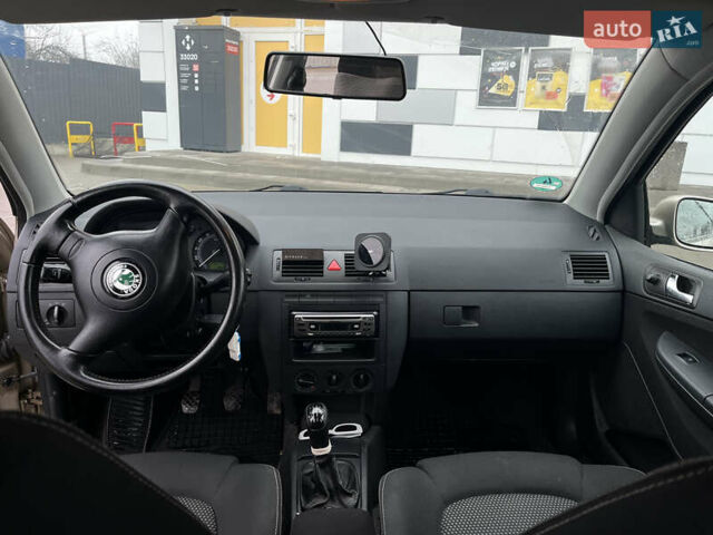 Бежевий Шкода Фабія, об'ємом двигуна 1.39 л та пробігом 248 тис. км за 4750 $, фото 16 на Automoto.ua