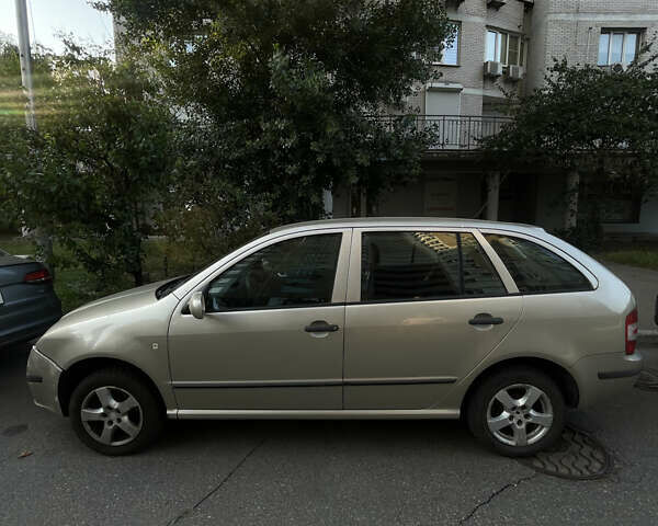 Бежевий Шкода Фабія, об'ємом двигуна 1.39 л та пробігом 214 тис. км за 4478 $, фото 3 на Automoto.ua