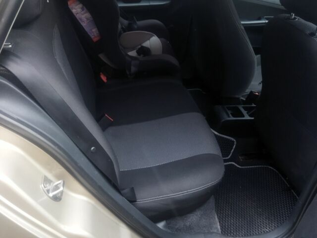 Бежевый Шкода Фабия, объемом двигателя 1.2 л и пробегом 225 тыс. км за 3500 $, фото 5 на Automoto.ua