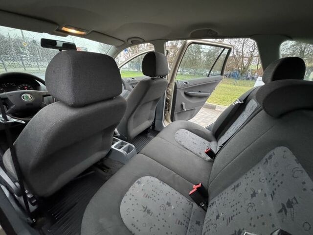 Бежевый Шкода Фабия, объемом двигателя 1.4 л и пробегом 195 тыс. км за 1999 $, фото 4 на Automoto.ua