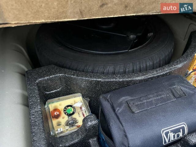 Бежевий Шкода Фабія, об'ємом двигуна 1.39 л та пробігом 248 тис. км за 4750 $, фото 14 на Automoto.ua