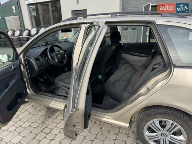 Бежевий Шкода Фабія, об'ємом двигуна 1.39 л та пробігом 210 тис. км за 3950 $, фото 12 на Automoto.ua