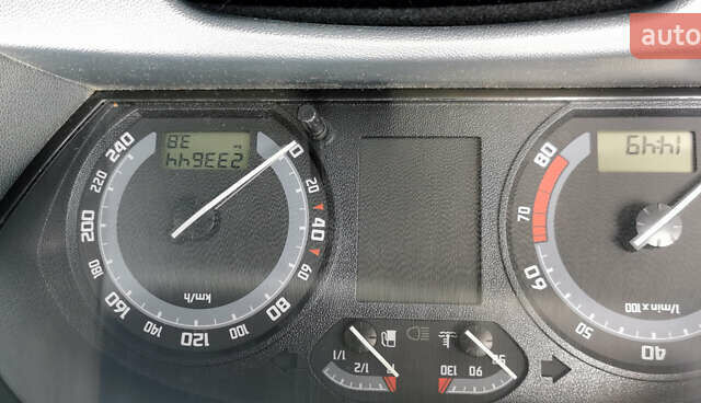 Бежевий Шкода Фабія, об'ємом двигуна 1.39 л та пробігом 234 тис. км за 3300 $, фото 10 на Automoto.ua