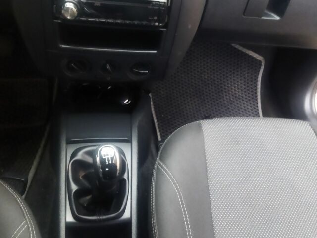 Бежевый Шкода Фабия, объемом двигателя 1.2 л и пробегом 225 тыс. км за 3500 $, фото 2 на Automoto.ua