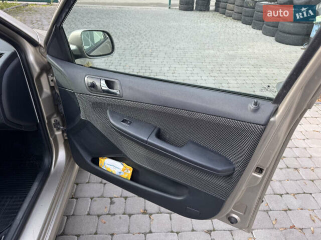 Бежевий Шкода Фабія, об'ємом двигуна 1.39 л та пробігом 210 тис. км за 3950 $, фото 11 на Automoto.ua