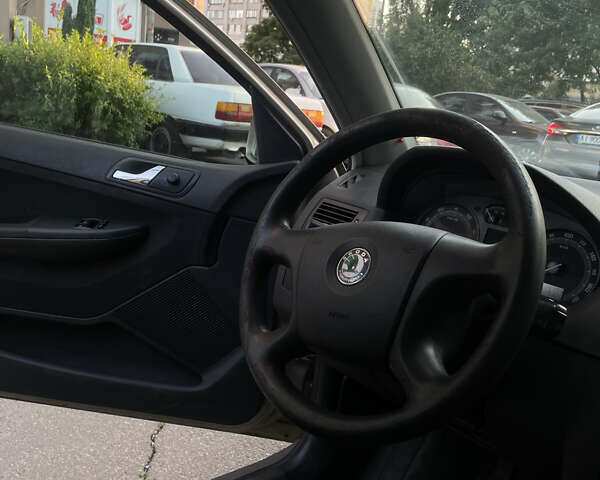 Бежевий Шкода Фабія, об'ємом двигуна 1.39 л та пробігом 214 тис. км за 4478 $, фото 46 на Automoto.ua