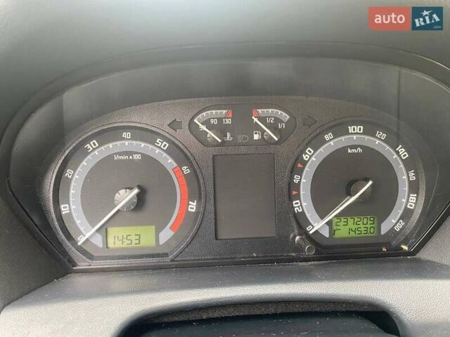 Бежевий Шкода Фабія, об'ємом двигуна 1.2 л та пробігом 237 тис. км за 4200 $, фото 10 на Automoto.ua