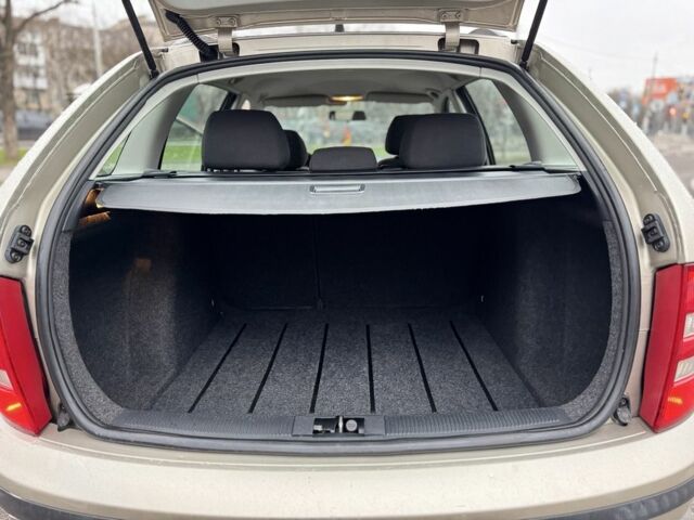 Бежевый Шкода Фабия, объемом двигателя 1.4 л и пробегом 195 тыс. км за 1999 $, фото 7 на Automoto.ua