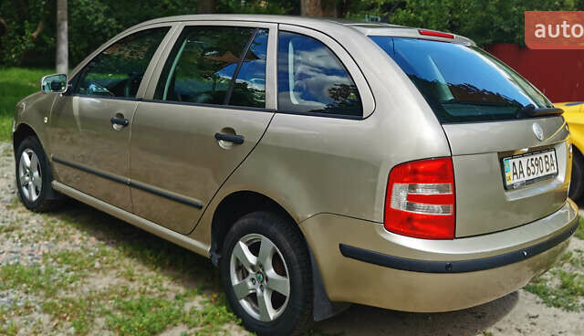 Бежевий Шкода Фабія, об'ємом двигуна 1.39 л та пробігом 234 тис. км за 3300 $, фото 1 на Automoto.ua
