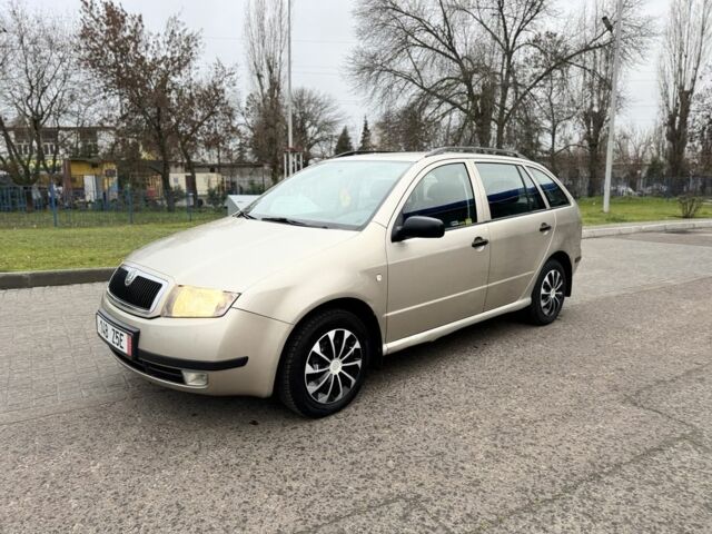 Бежевый Шкода Фабия, объемом двигателя 1.4 л и пробегом 195 тыс. км за 1999 $, фото 2 на Automoto.ua
