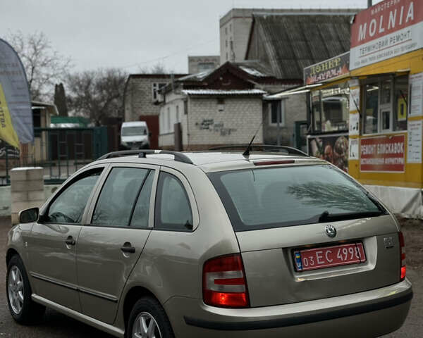 Бежевый Шкода Фабия, объемом двигателя 1.4 л и пробегом 200 тыс. км за 3900 $, фото 1 на Automoto.ua