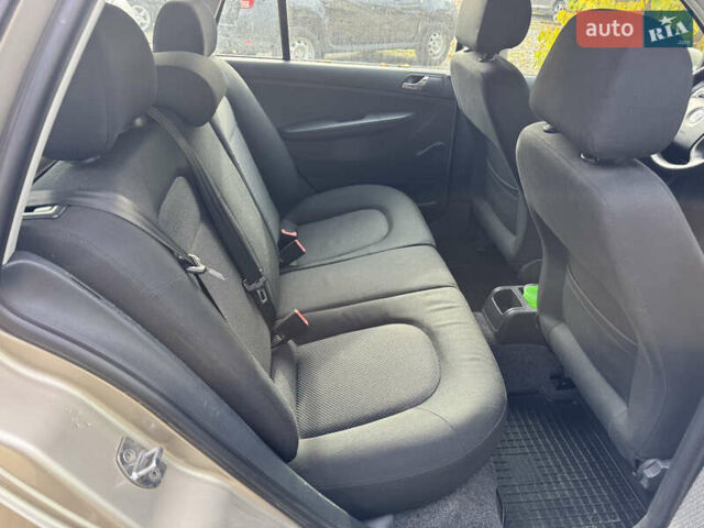 Бежевий Шкода Фабія, об'ємом двигуна 1.39 л та пробігом 210 тис. км за 3950 $, фото 9 на Automoto.ua