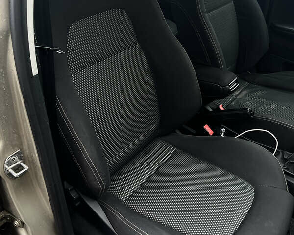 Бежевий Шкода Фабія, об'ємом двигуна 1.39 л та пробігом 248 тис. км за 4750 $, фото 10 на Automoto.ua