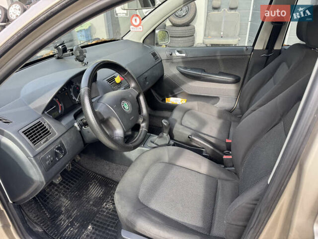 Бежевий Шкода Фабія, об'ємом двигуна 1.39 л та пробігом 210 тис. км за 3950 $, фото 14 на Automoto.ua