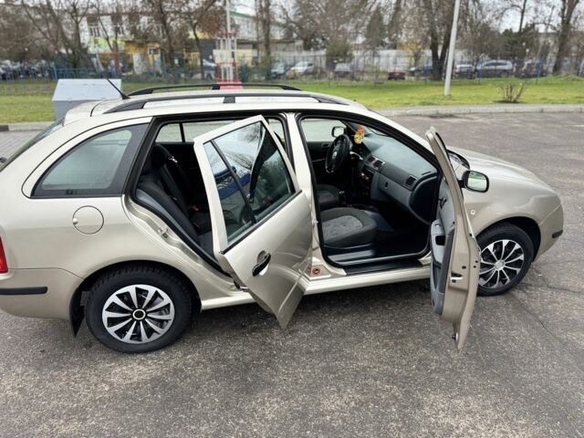 Бежевый Шкода Фабия, объемом двигателя 1.4 л и пробегом 195 тыс. км за 1999 $, фото 13 на Automoto.ua