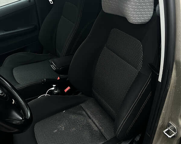 Бежевий Шкода Фабія, об'ємом двигуна 1.39 л та пробігом 248 тис. км за 4750 $, фото 15 на Automoto.ua