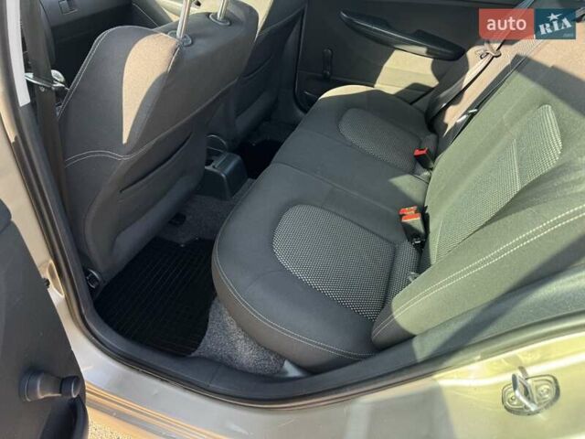 Бежевий Шкода Фабія, об'ємом двигуна 1.4 л та пробігом 211 тис. км за 4700 $, фото 20 на Automoto.ua