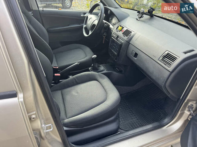 Бежевий Шкода Фабія, об'ємом двигуна 1.39 л та пробігом 210 тис. км за 3950 $, фото 10 на Automoto.ua