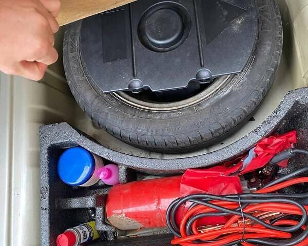 Бежевий Шкода Фабія, об'ємом двигуна 1.2 л та пробігом 237 тис. км за 4200 $, фото 11 на Automoto.ua