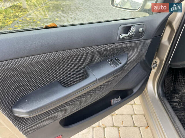 Бежевий Шкода Фабія, об'ємом двигуна 1.39 л та пробігом 210 тис. км за 3950 $, фото 15 на Automoto.ua