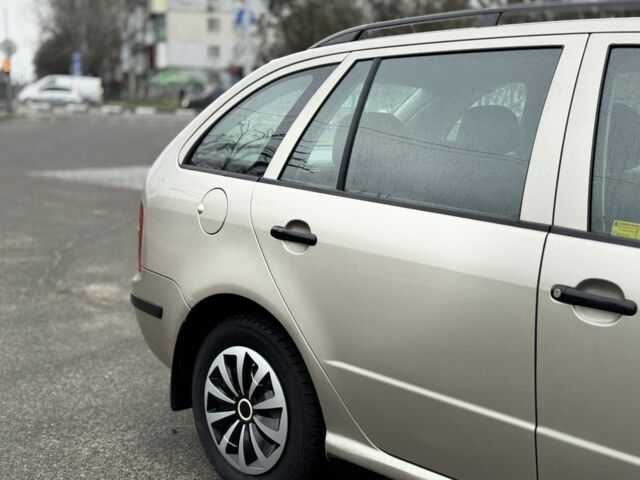 Бежевый Шкода Фабия, объемом двигателя 1.4 л и пробегом 195 тыс. км за 1999 $, фото 21 на Automoto.ua