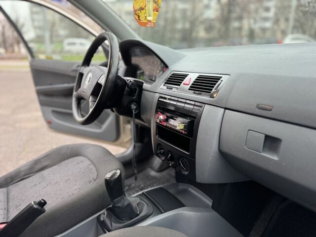 Бежевый Шкода Фабия, объемом двигателя 1.4 л и пробегом 195 тыс. км за 1999 $, фото 17 на Automoto.ua