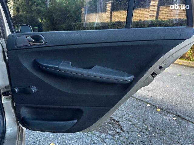 Бежевий Шкода Фабія, об'ємом двигуна 1.4 л та пробігом 190 тис. км за 5690 $, фото 17 на Automoto.ua