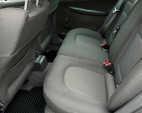 Бежевий Шкода Фабія, об'ємом двигуна 1.4 л та пробігом 211 тис. км за 4999 $, фото 16 на Automoto.ua