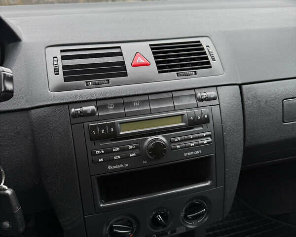 Бежевий Шкода Фабія, об'ємом двигуна 1.4 л та пробігом 211 тис. км за 4999 $, фото 9 на Automoto.ua