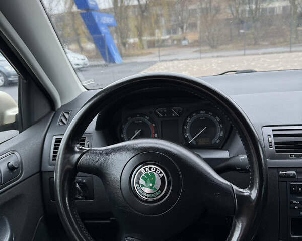 Бежевий Шкода Фабія, об'ємом двигуна 1.4 л та пробігом 211 тис. км за 4999 $, фото 10 на Automoto.ua