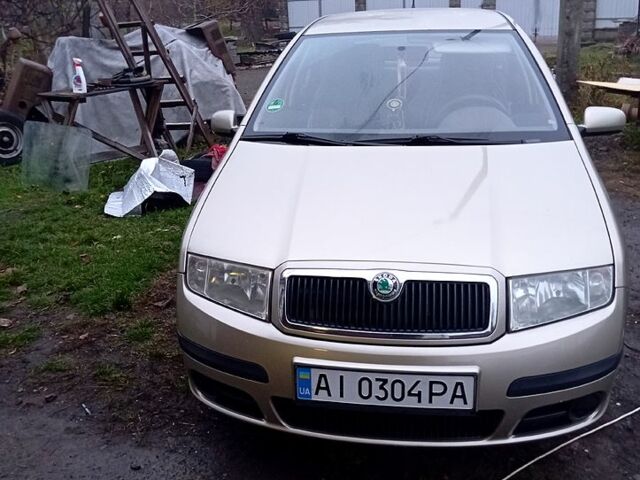 Бежевый Шкода Фабия, объемом двигателя 1.4 л и пробегом 208 тыс. км за 4250 $, фото 7 на Automoto.ua