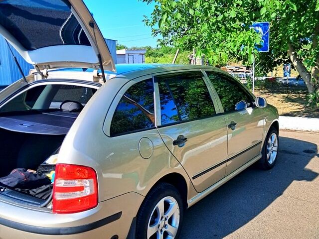 Бежевий Шкода Фабія, об'ємом двигуна 1.2 л та пробігом 330 тис. км за 4400 $, фото 5 на Automoto.ua