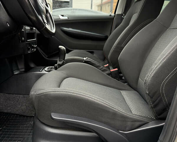 Бежевий Шкода Фабія, об'ємом двигуна 1.4 л та пробігом 211 тис. км за 4999 $, фото 11 на Automoto.ua