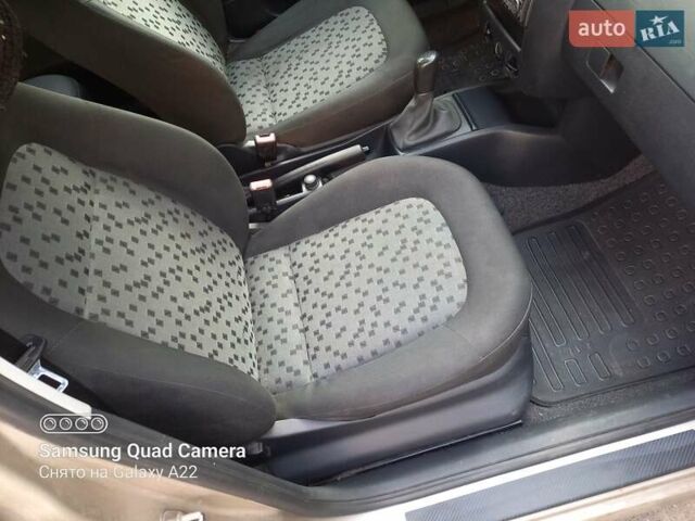 Бежевый Шкода Фабия, объемом двигателя 1.2 л и пробегом 240 тыс. км за 3050 $, фото 10 на Automoto.ua