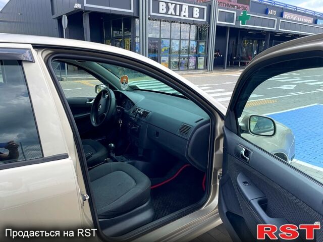 Бежевий Шкода Фабія, об'ємом двигуна 1.2 л та пробігом 330 тис. км за 4400 $, фото 6 на Automoto.ua